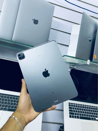 📱 Apple iPad Pro 12.9” (2021) – M1 | 256GB | 5G