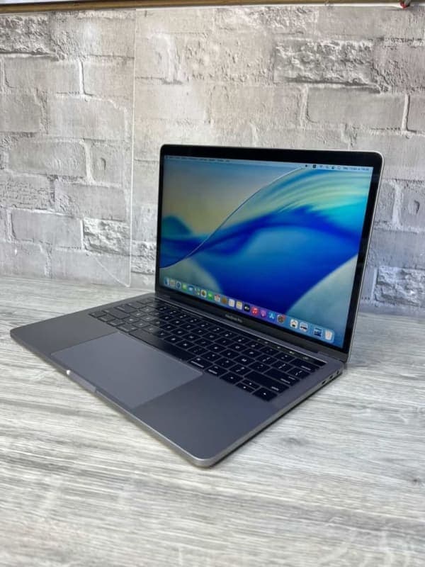 MacBook Pro Touch Bar 13″ Retina (2017) - photo 1